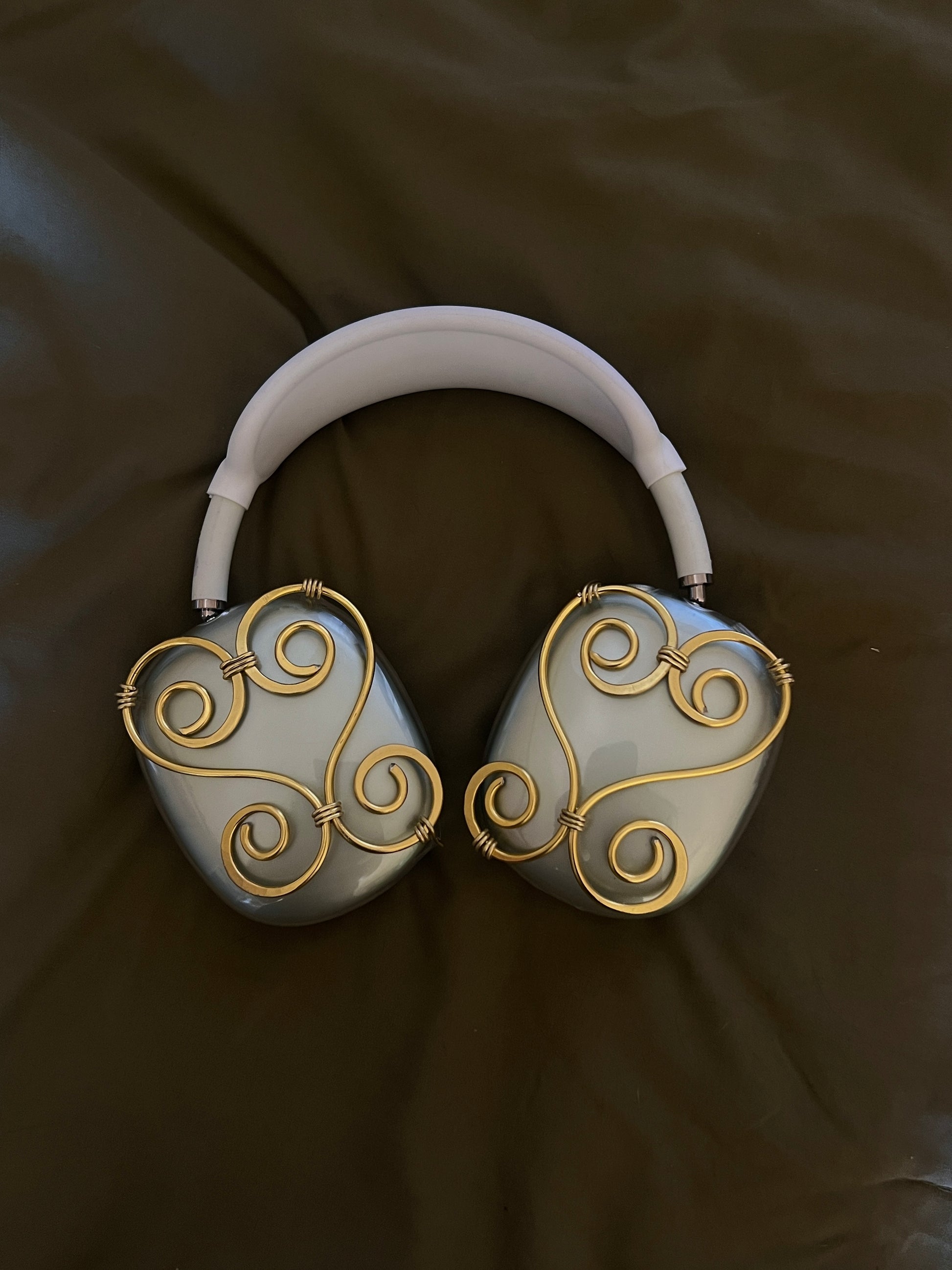AirPod Max Case - Hearts (Gold)