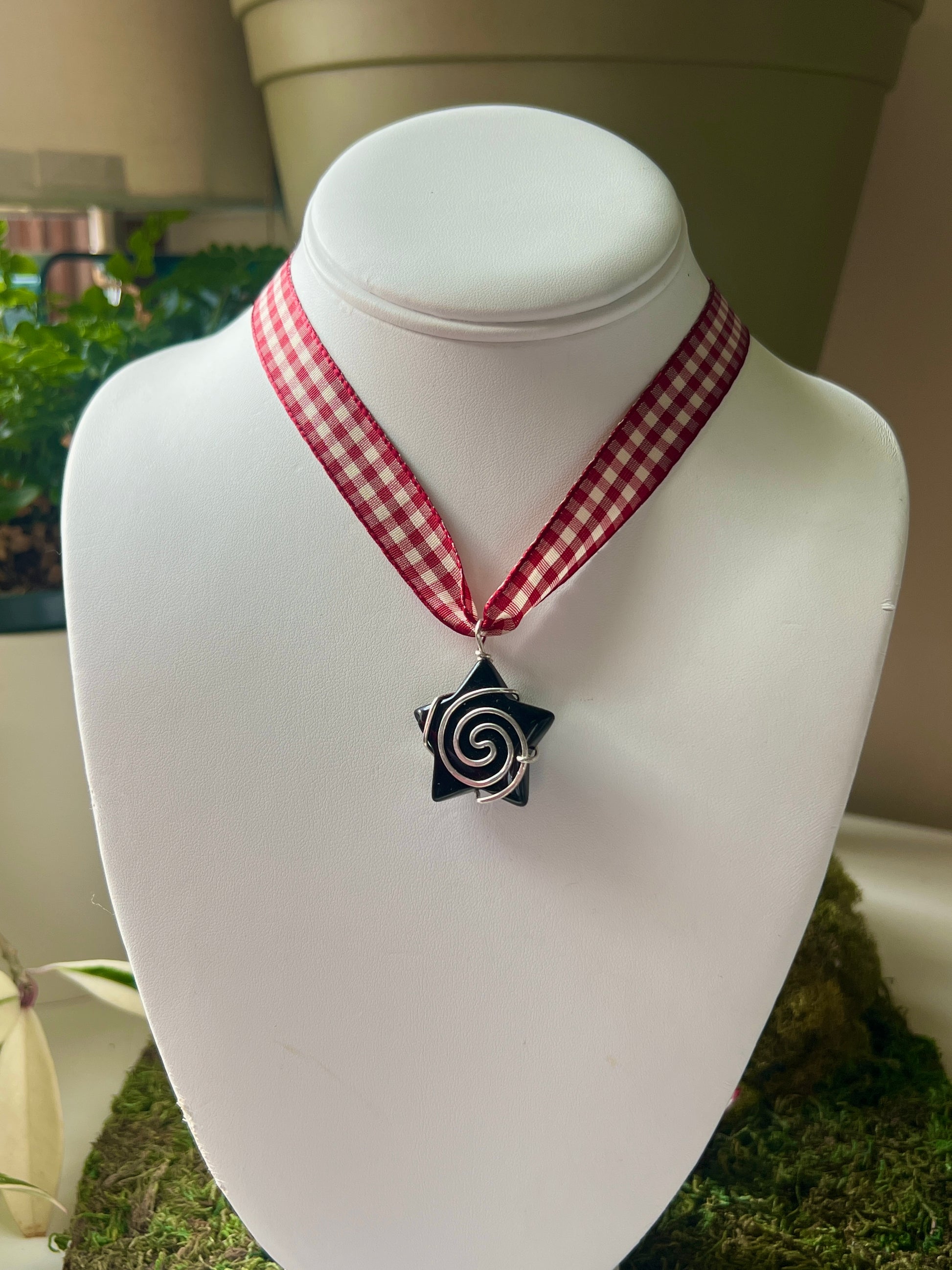 Obsidian Swirly Star Ribbon Necklace