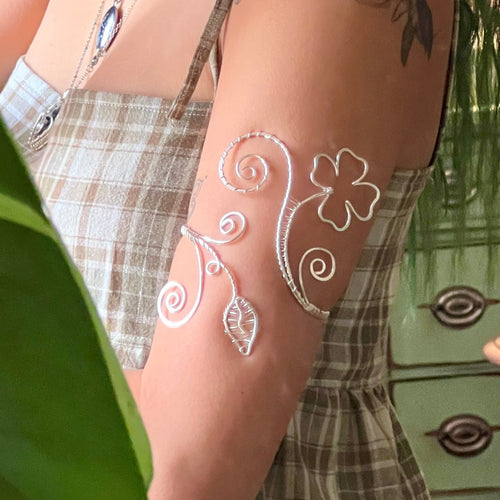 (PREMADE) Lucky Clover Arm Cuff <3