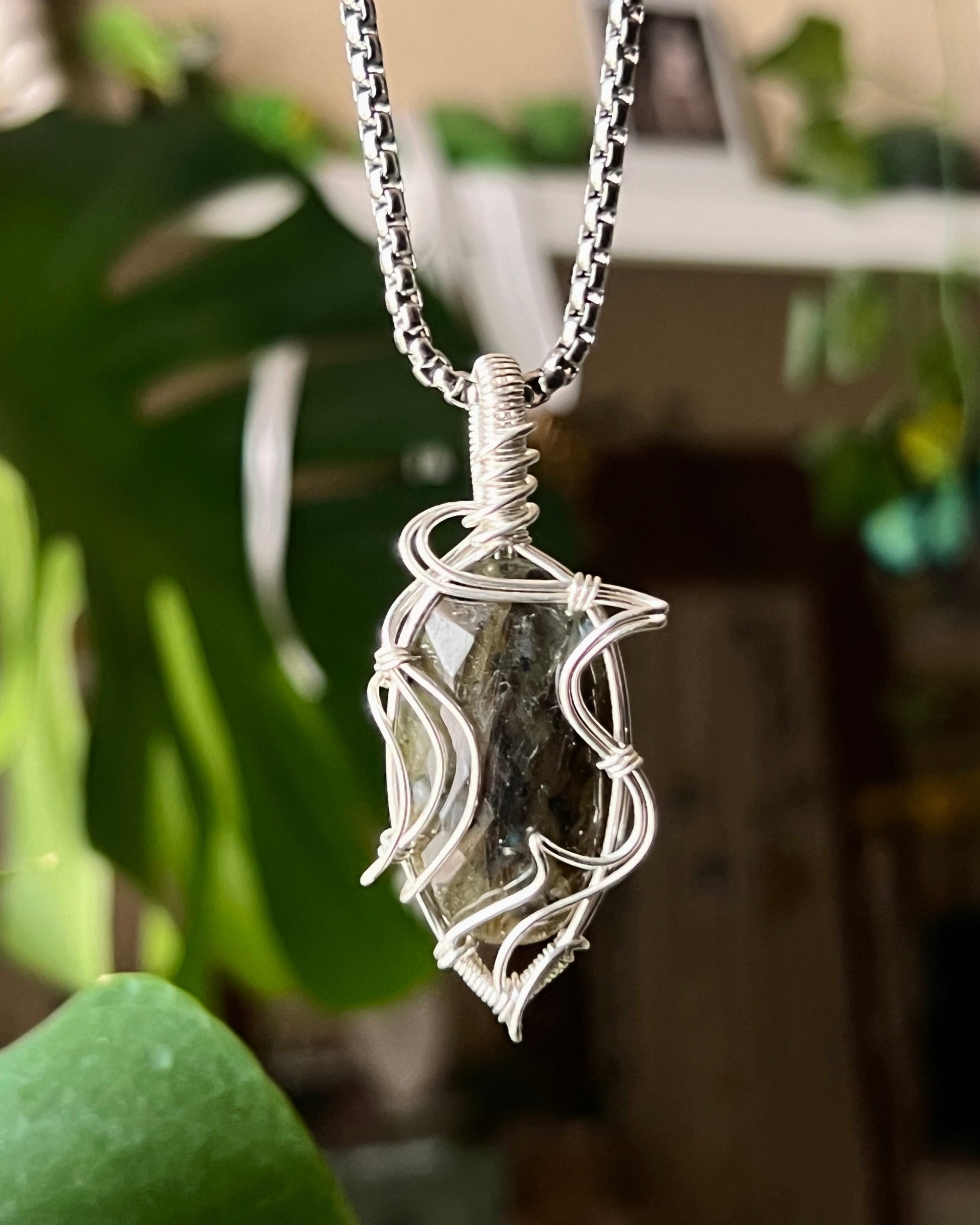 Spiky Labradorite Pendant (STERLING SILVER)